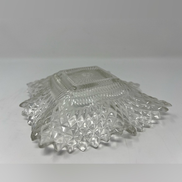 Vintage Indiana Glass Diamond Point Ruffle Edge Square Nut Candy Trinket Dish - Picture 4 of 8